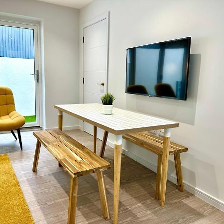 Stunning Brand New House - Sleeps 6 - Free Parking - Great Location - Fast Wifi - Smart Tv - Close To Poole & Bournemouth & Sandbanks Bagian luar foto