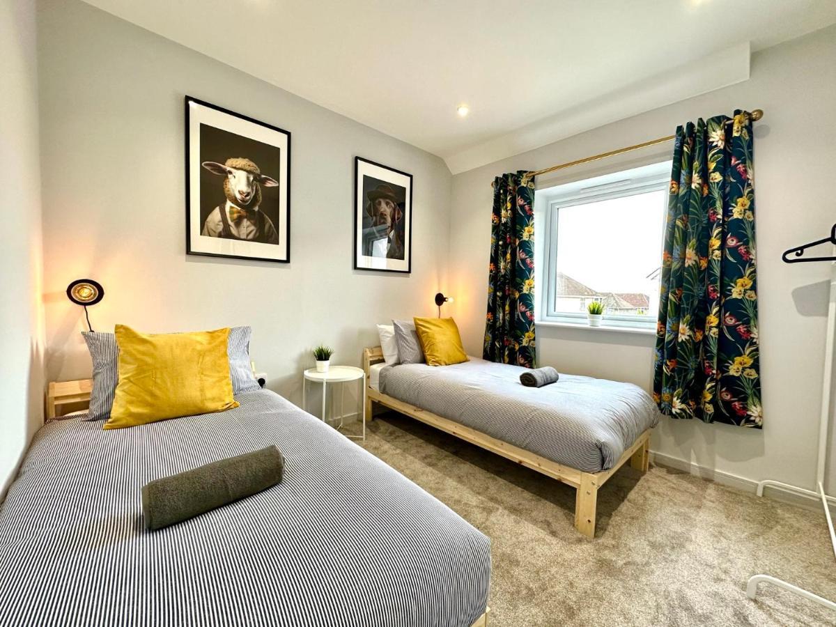 Stunning Brand New House - Sleeps 6 - Free Parking - Great Location - Fast Wifi - Smart Tv - Close To Poole & Bournemouth & Sandbanks Bagian luar foto