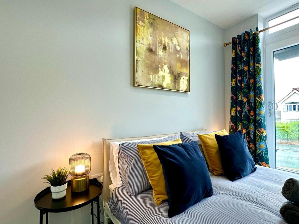 Stunning Brand New House - Sleeps 6 - Free Parking - Great Location - Fast Wifi - Smart Tv - Close To Poole & Bournemouth & Sandbanks Bagian luar foto